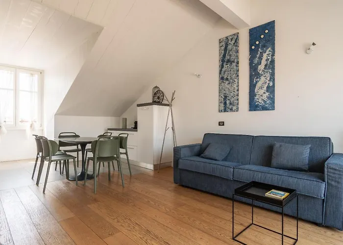 Easyhomes - Brera Luxury Apartament