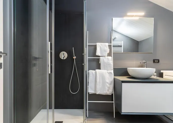 Easyhomes - Brera Luxury Apartament