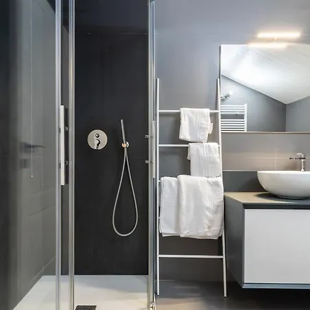 Easyhomes - Brera Luxury Apartament
